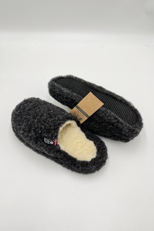 Kraftige Bamsefutter og uldslippers af 100% uld fra WOOLWEAR of Scandinavia